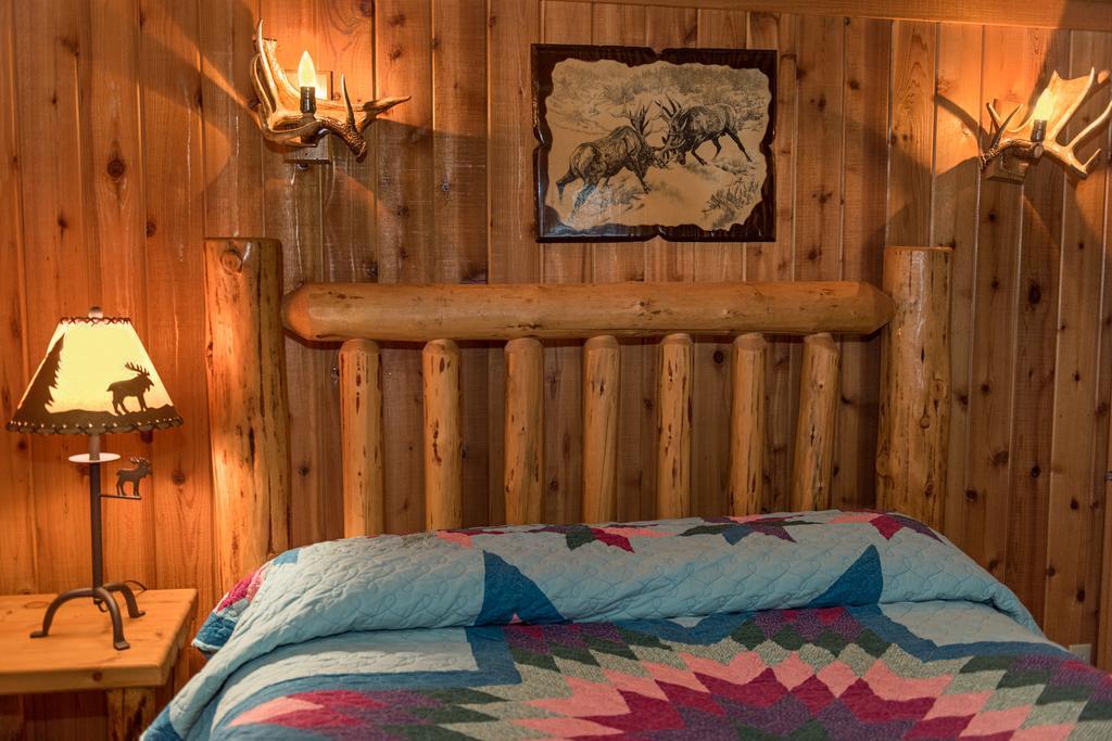 Western Pleasure Guest Ranch 桑德波因特 外观 照片