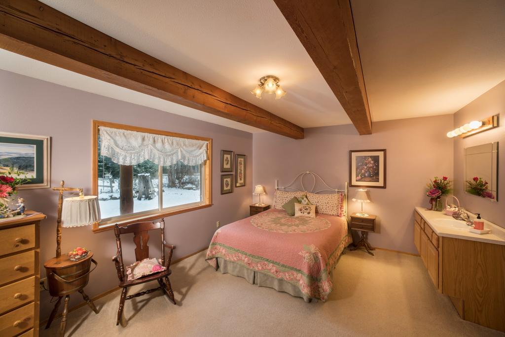 Western Pleasure Guest Ranch 桑德波因特 外观 照片