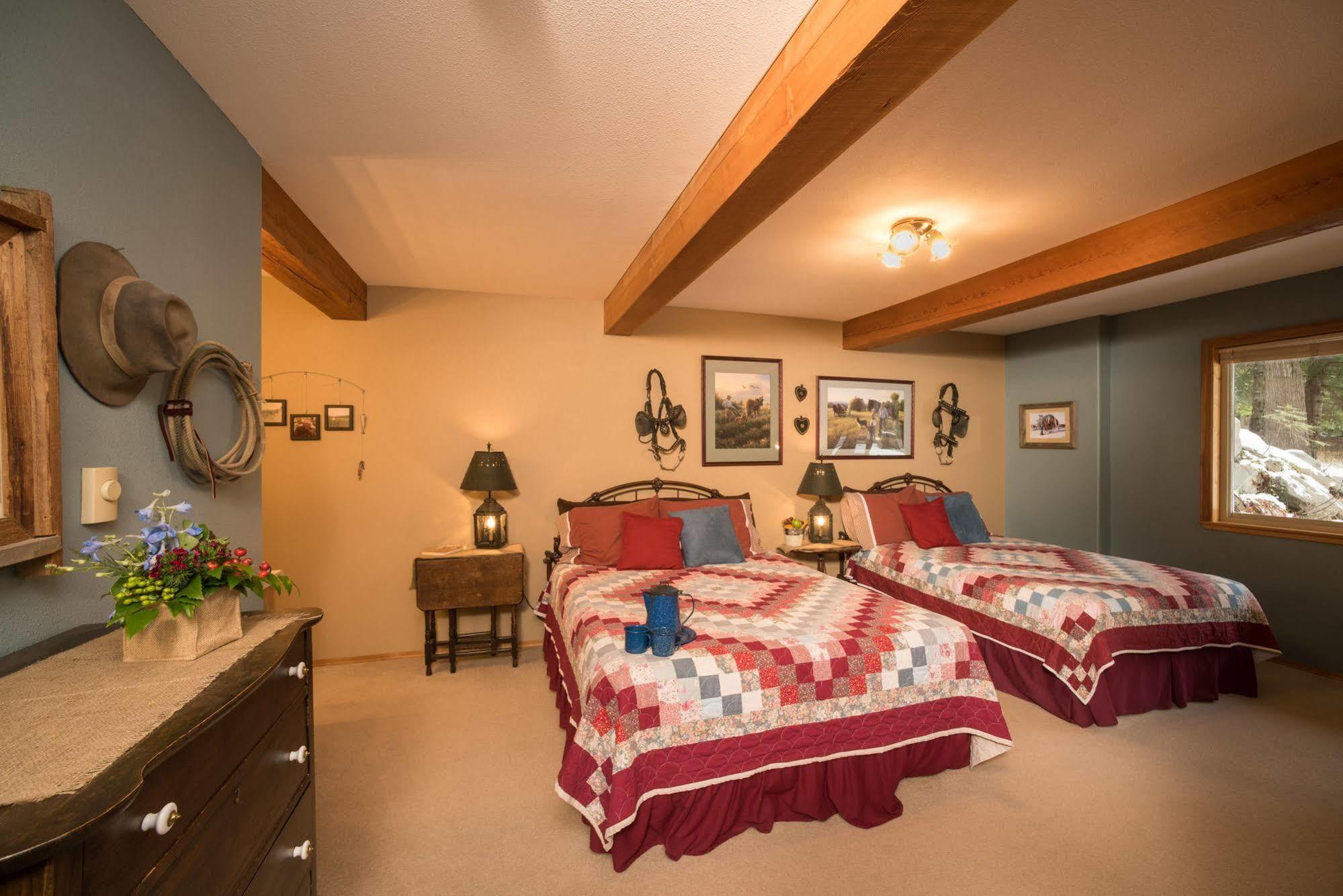 Western Pleasure Guest Ranch 桑德波因特 外观 照片