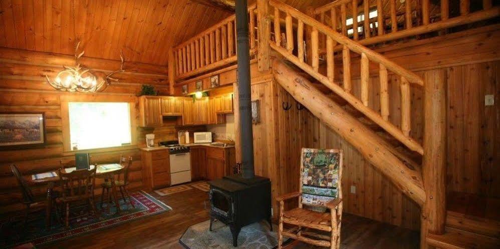 Western Pleasure Guest Ranch 桑德波因特 外观 照片